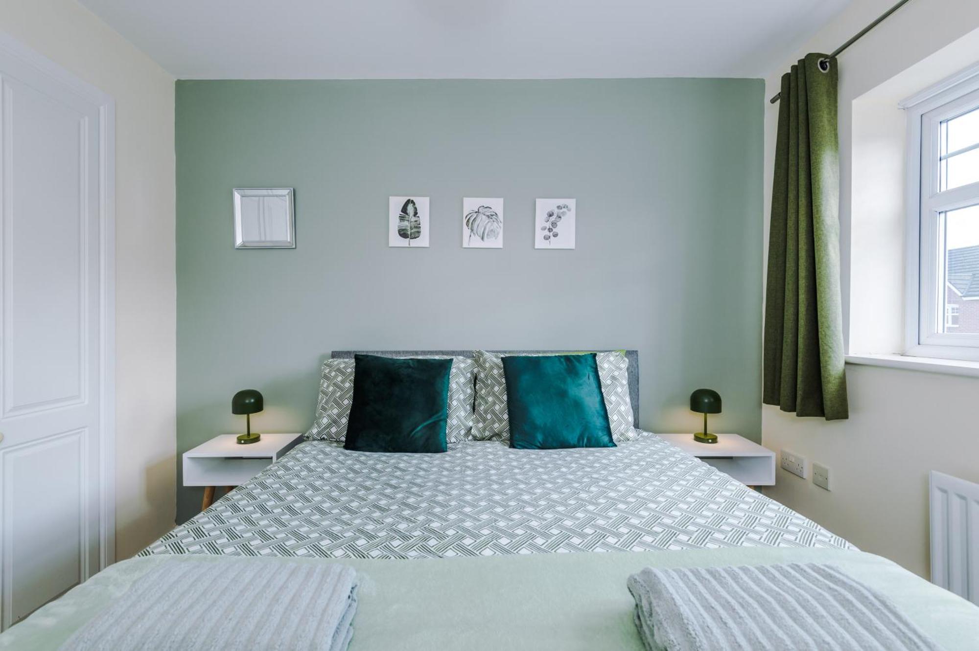 Modern Semi Detached In A Quiet Location, Driveway Parking Villa Ewloe Eksteriør bilde