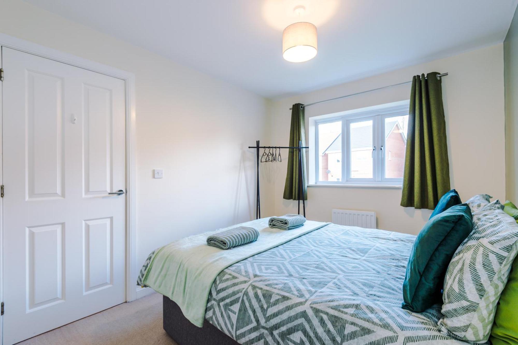 Modern Semi Detached In A Quiet Location, Driveway Parking Villa Ewloe Eksteriør bilde