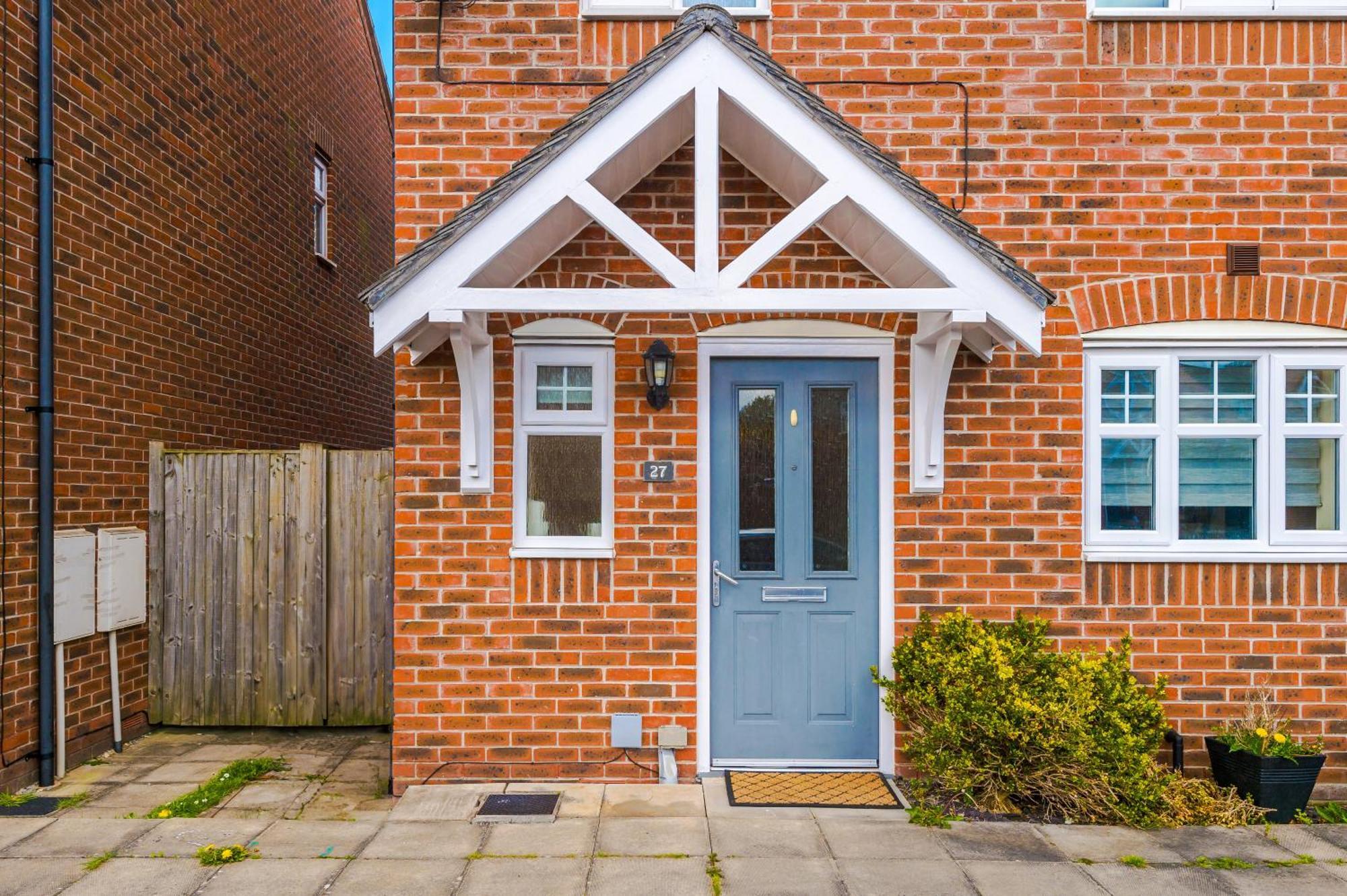 Modern Semi Detached In A Quiet Location, Driveway Parking Villa Ewloe Eksteriør bilde