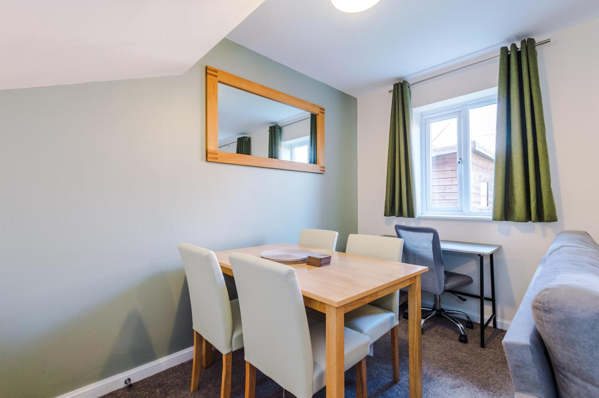 Modern Semi Detached In A Quiet Location, Driveway Parking Villa Ewloe Eksteriør bilde