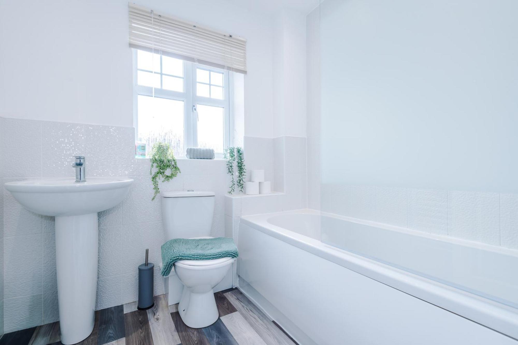 Modern Semi Detached In A Quiet Location, Driveway Parking Villa Ewloe Eksteriør bilde