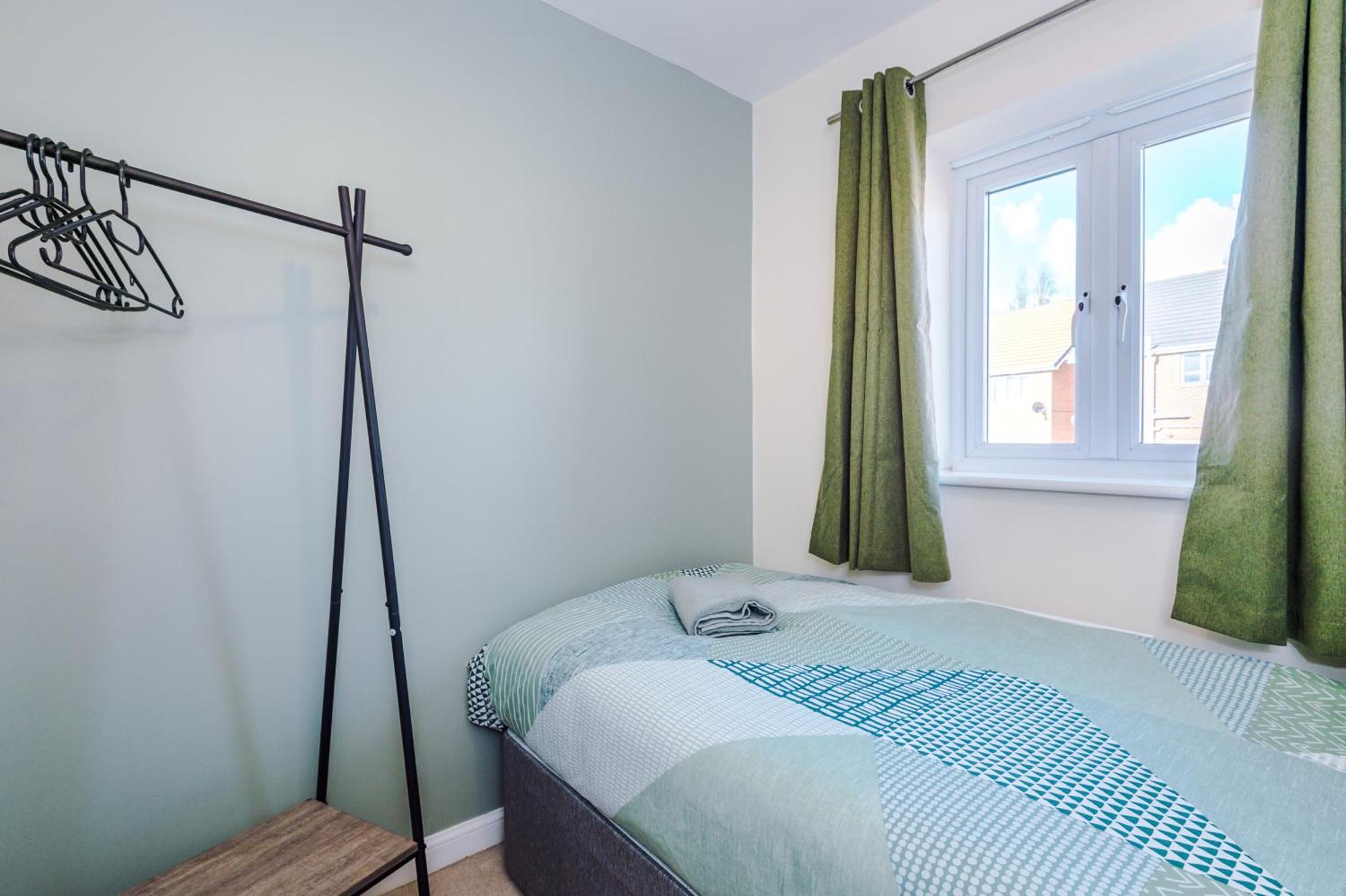 Modern Semi Detached In A Quiet Location, Driveway Parking Villa Ewloe Eksteriør bilde