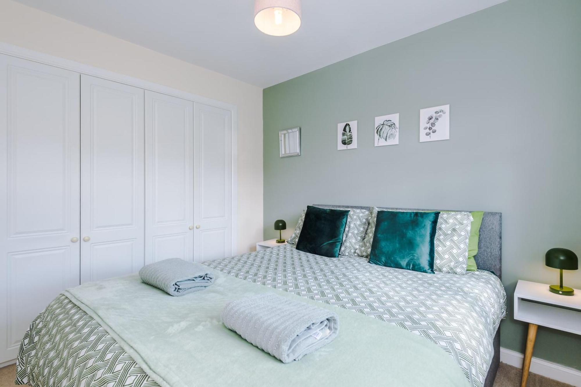 Modern Semi Detached In A Quiet Location, Driveway Parking Villa Ewloe Eksteriør bilde