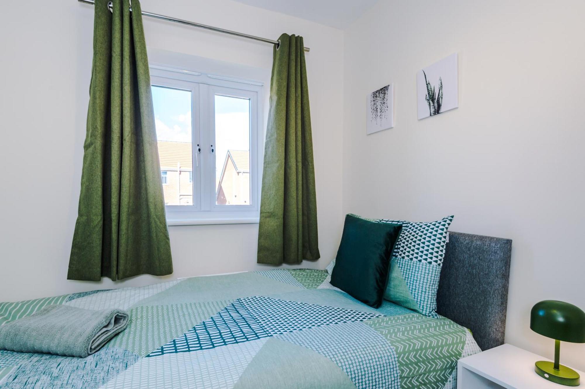 Modern Semi Detached In A Quiet Location, Driveway Parking Villa Ewloe Eksteriør bilde