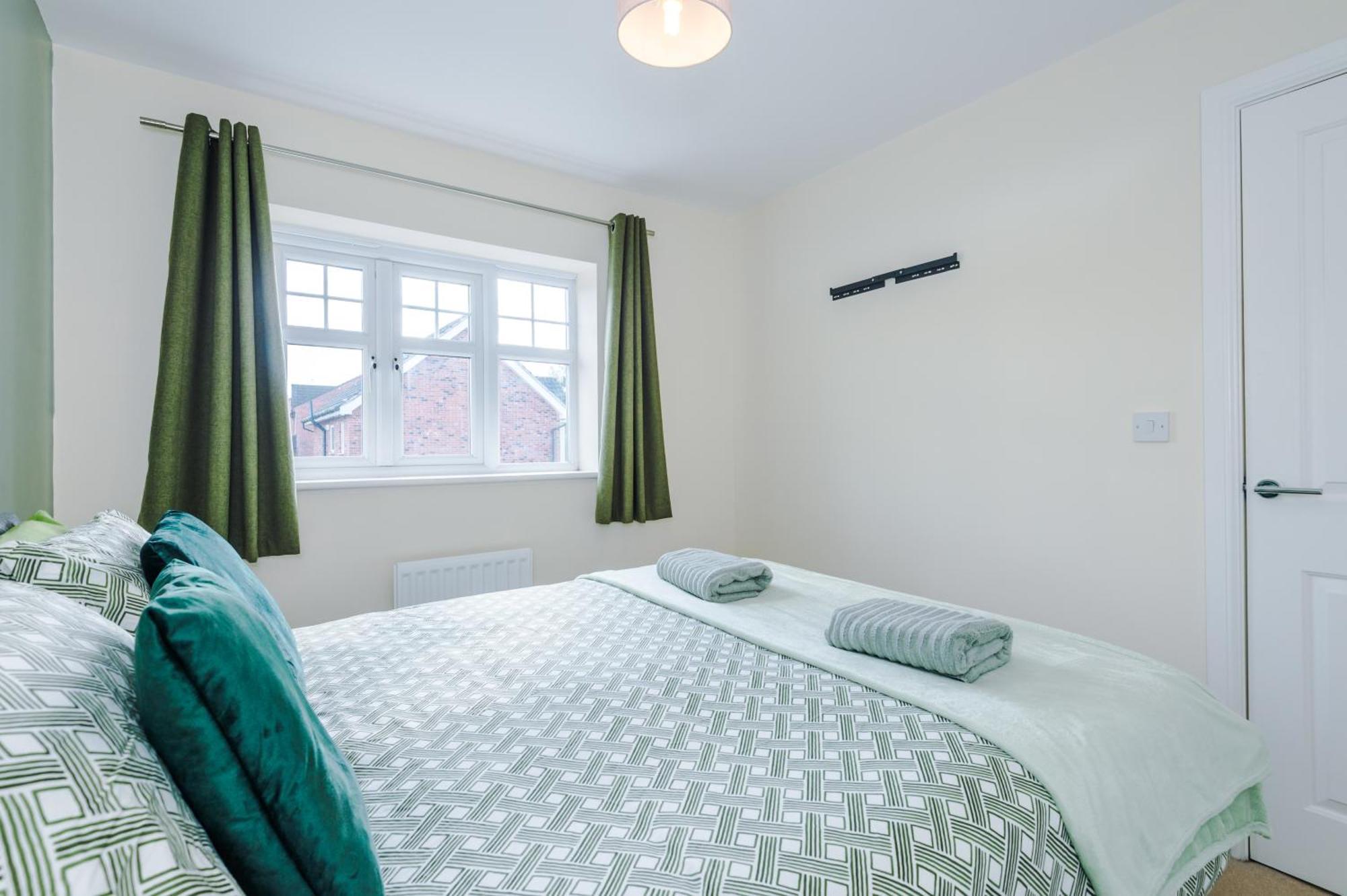 Modern Semi Detached In A Quiet Location, Driveway Parking Villa Ewloe Eksteriør bilde